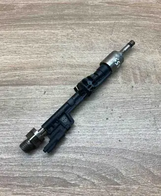 BMW X5 E70 Fuel injector 0261500109 1364759787004 06020986