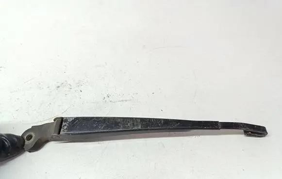 Volkswagen PASSAT B5.5 Rear wiper blade arm 3B9955707A
