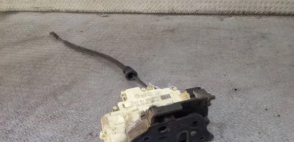 Volkswagen PASSAT B6 Front door lock 3C1837016A