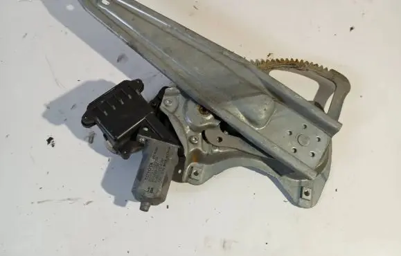 Toyota Avensis T270 Front door window regulator motor 8570102010 961920100 AV2621004350
