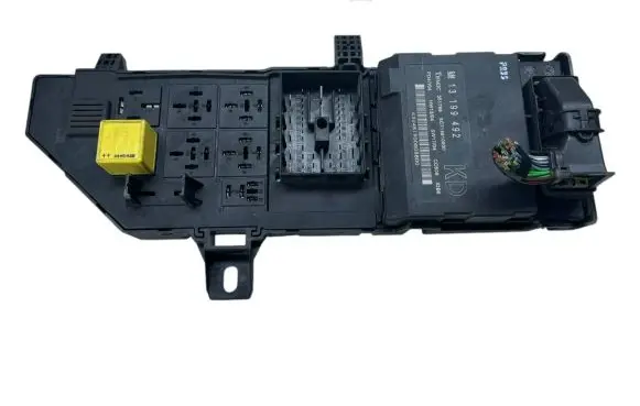 Opel Vectra C Fuse module 460023260