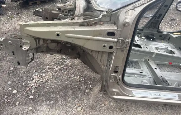 Dacia Logan II Front quarter panel 