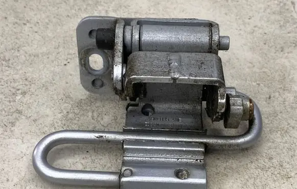 Audi A3 S3 8L Rear door lower hinge 4B0833411E