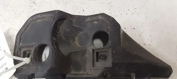 Front bumper mounting bracket