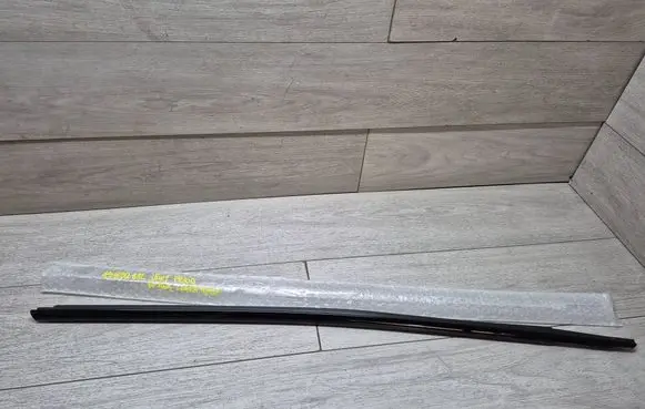Porsche 911 Rubber seal front door window/glass 992837511D