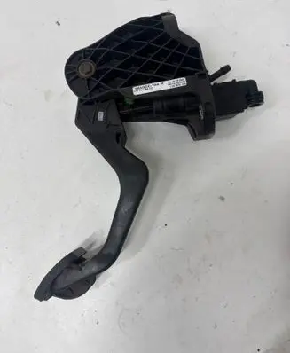 Volkswagen Caddy Clutch pedal 1T1721059 15012007 110097603