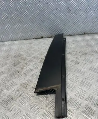 BMW 3 E90 E91 Rear door window/glass frame 
