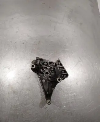 Skoda Octavia Mk2 (1Z) Engine mounting bracket 03G199207g V560KTS142