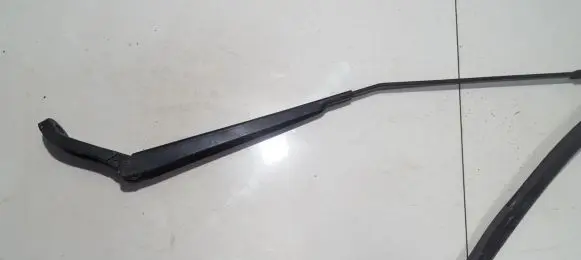 Front wiper blade arm