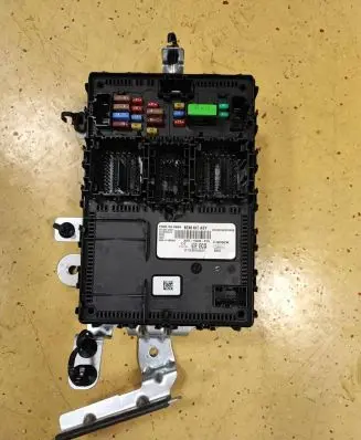 Ford Fiesta Fuse module JU5T15604ECg Ju5t-15604-ecg