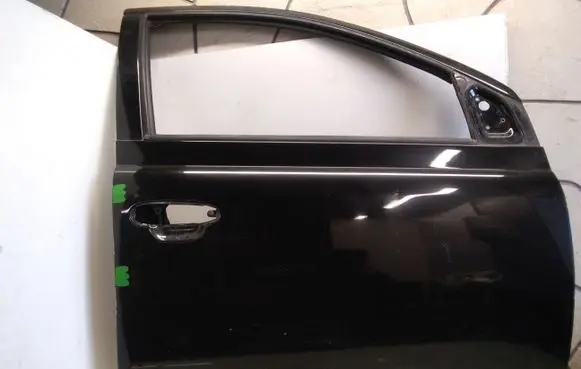 Toyota Yaris Front door