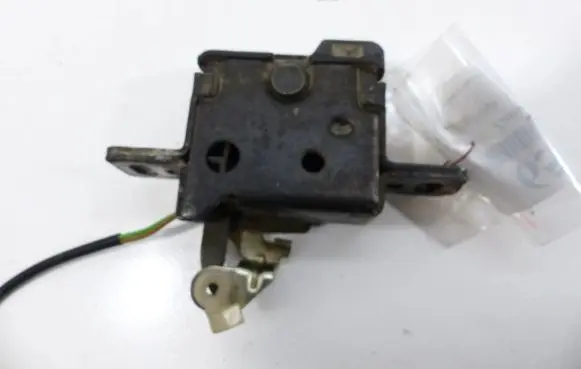 Audi A6 S6 C4 4A Tailgate/trunk/boot lock/catch/latch IMPRK659485