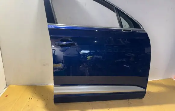 Audi Q7 4M Front door