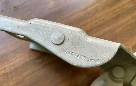 Chrysler Sebring (ST-22 - JR) Tailgate/trunk/boot hinge
