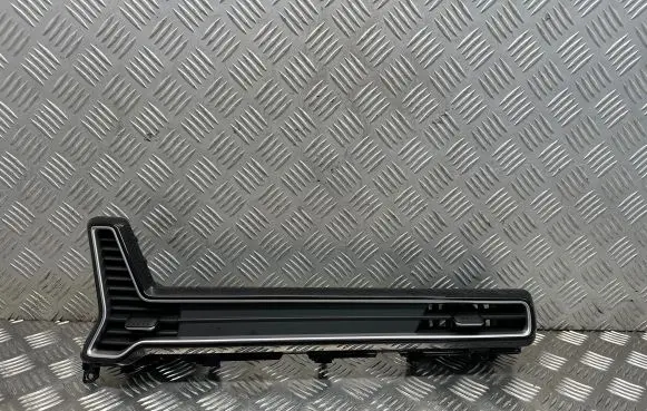KIA Sportage Dash center air vent grill X847m5r2000