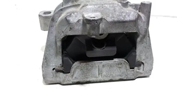 Engine mount bracket