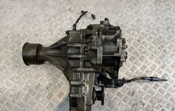 Nissan Navara D22 Gearbox transfer box case VK400 4Y05601