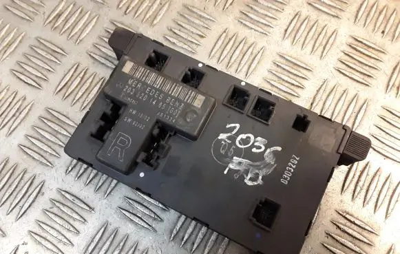 Mercedes-Benz C W203 Door control unit/module 2038201485 A2038201485