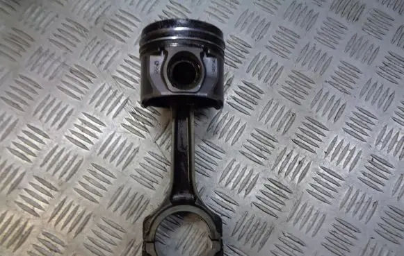 Ford Mondeo Mk III Piston 