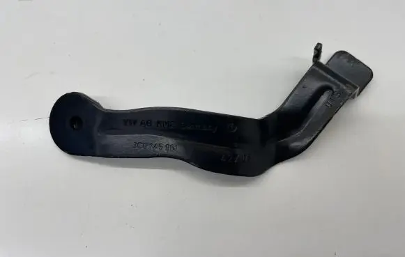 Volkswagen PASSAT B6 Other engine bay part 3C0145961