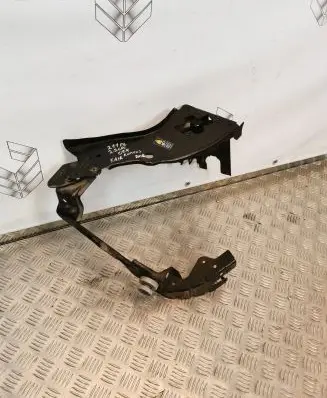 Mercedes-Benz E W211 Headlight/headlamp mounting bracket