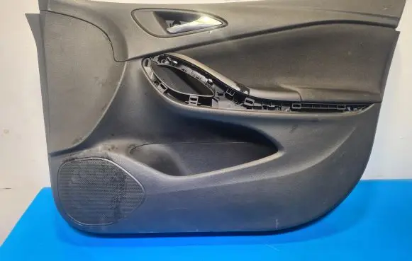 Bedford Astra Door card panel trim set 39145578
