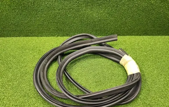 Mercedes-Benz Citan II W420 Rear door rubber seal (on body) 