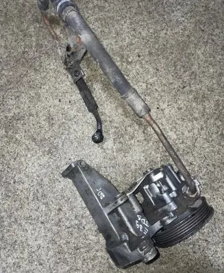 BMW 5 E39 Power steering pump 91128