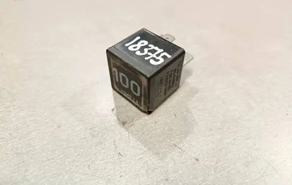 Seat Alhambra (Mk1) Other relay 7M0951253A 95VW10K705CA V23136J6X45