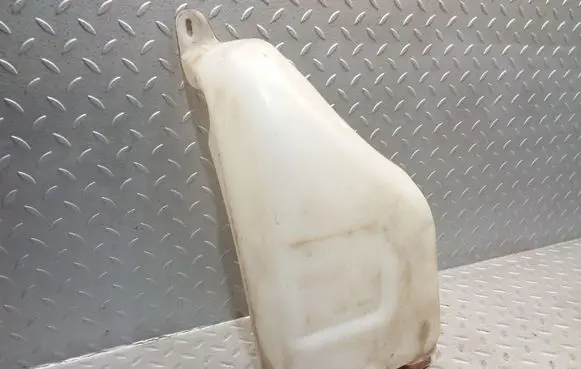Windshield washer fluid reservoir/tank