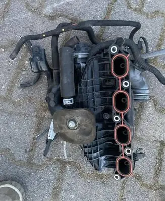 Toyota Yaris Intake manifold