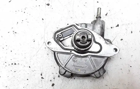 Mercedes-Benz B W245 Vacuum pump a6402300465
