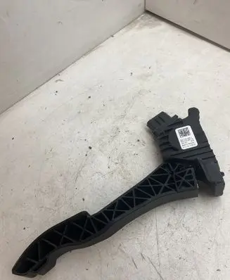 Volkswagen Touran III Accelerator throttle pedal 5Q1723503J
