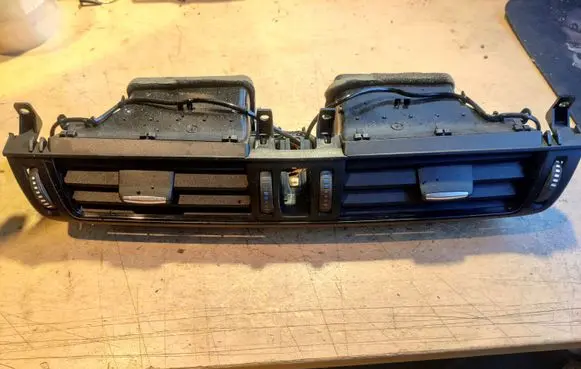 BMW X5 F15 Dash center air vent grill 925264810