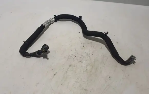 Volvo C40 Engine coolant pipe/hose 32339737