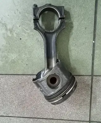 Peugeot 3008 I Piston with connecting rod 000