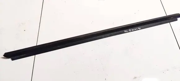 Skoda Superb B5 (3U) Front door glass trim molding 