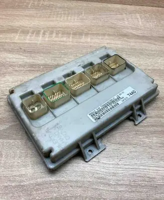 Chrysler Voyager Central body control module P04727074AD