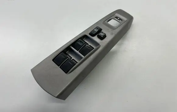Toyota Prius (XW20) Electric window control switch 8482047021 515051M4702
