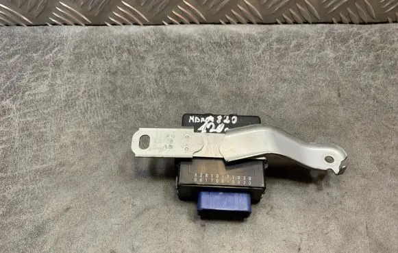 Toyota Hilux (AN10, AN20, AN30) Light module LCM 8264212050