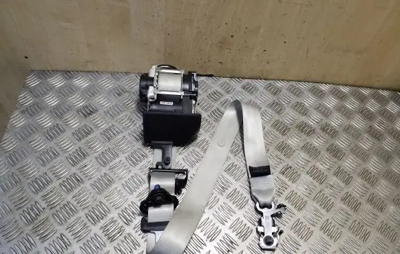Volvo XC90 Front seatbelt 32131146 637752500