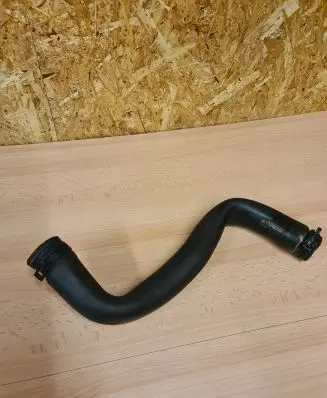 Coolant pipe/hose