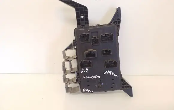 Ford Mondeo Mk III Fuse module 4S7T14A073AA