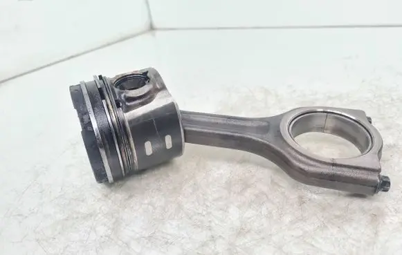 Peugeot 308 Piston with connecting rod