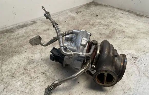 BMW 7 G11 G12 Turbo 8600290