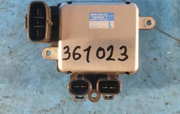 Toyota Sienna XL20 II Fan control module 8925730080