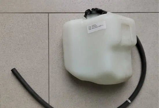 Toyota Camry Coolant expansion tank/reservoir 1647028060