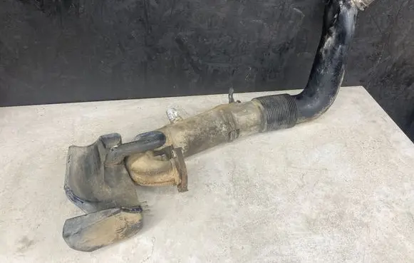 Volvo V50 Turbo air intake inlet pipe/hose 3M519A673HF