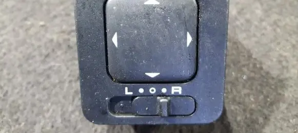 Wing mirror switch