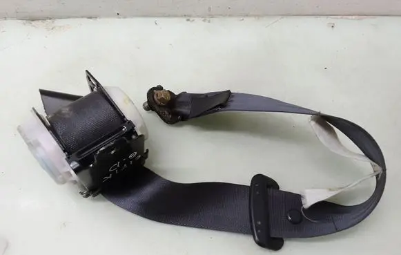Honda Civic Rear seatbelt E11040847